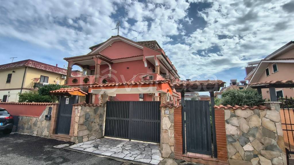 appartamento in vendita a Pomezia in zona Torvaianica