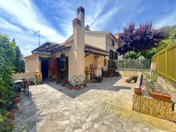 casa indipendente in vendita a Ponzano Romano