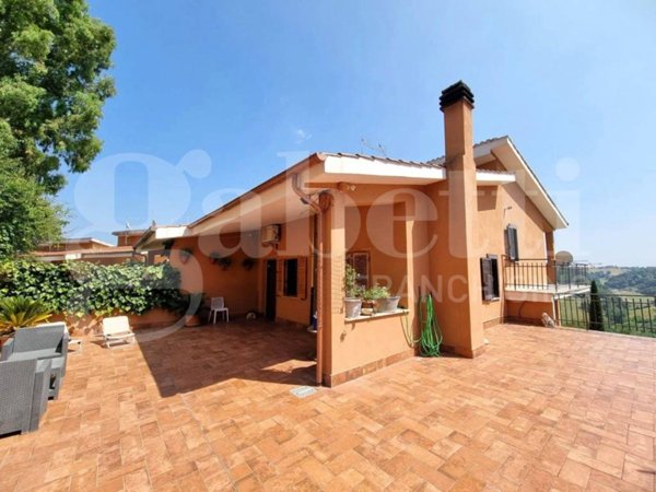 casa indipendente in vendita a Ponzano Romano