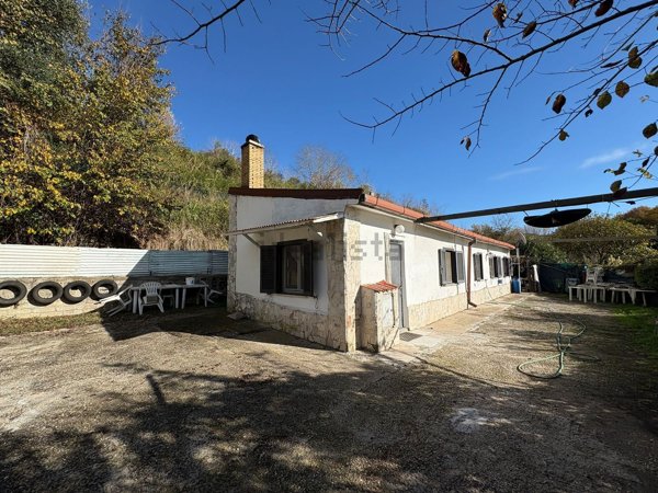 casa indipendente in vendita a Ponzano Romano