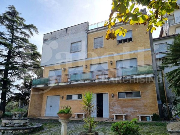casa indipendente in vendita a Ponzano Romano