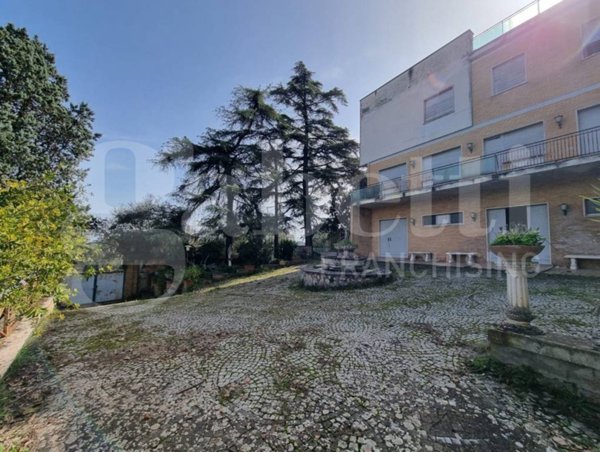 casa indipendente in vendita a Ponzano Romano