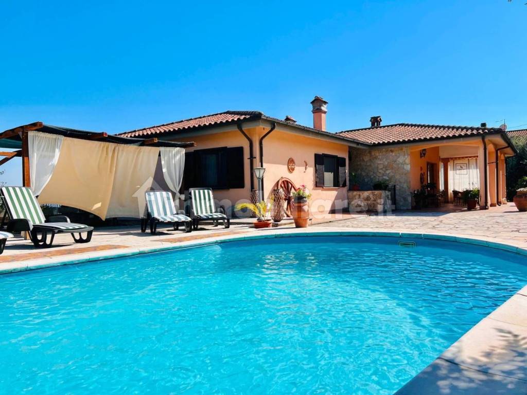 casa indipendente in vendita a Riano