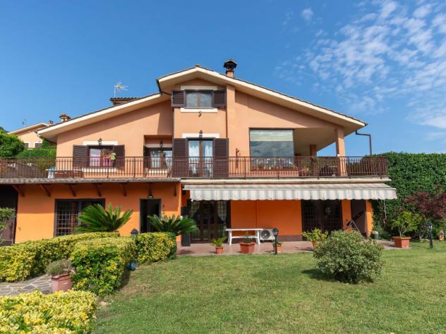 casa indipendente in vendita a Riano