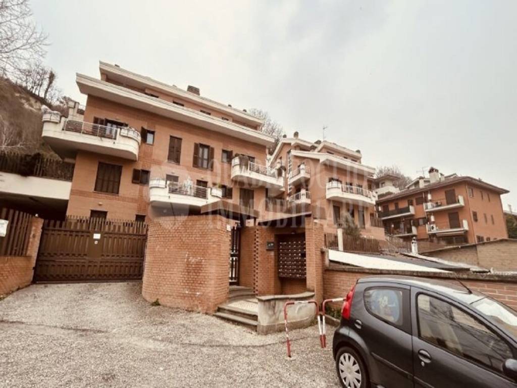appartamento in vendita a Riano