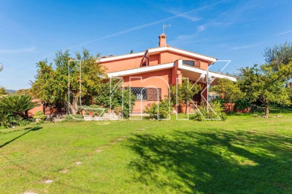 casa indipendente in vendita a Riano