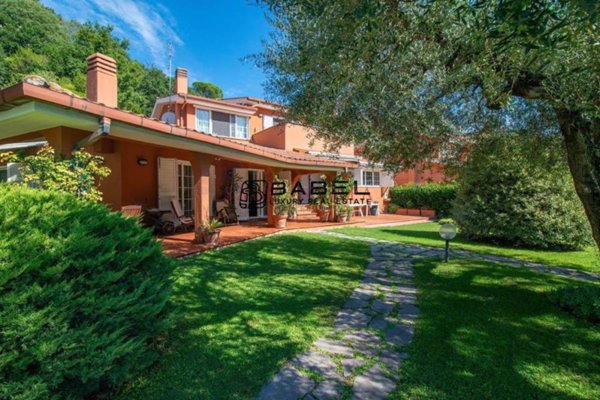 casa indipendente in vendita a Riano