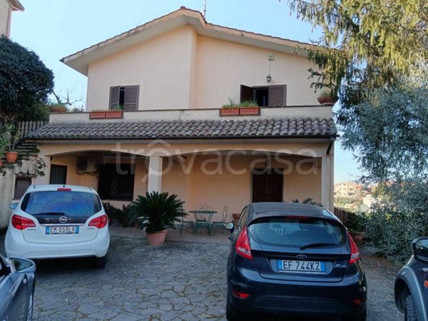 casa indipendente in vendita a Riano
