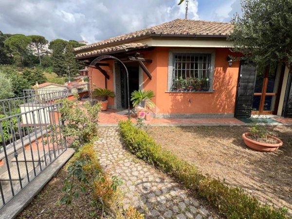 casa indipendente in vendita a Riano
