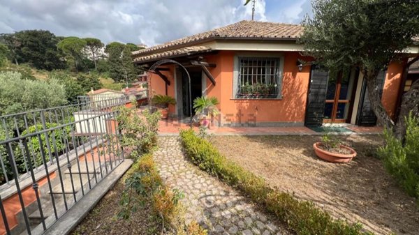casa indipendente in vendita a Riano