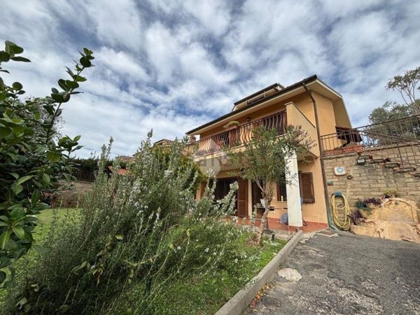 casa indipendente in vendita a Riano