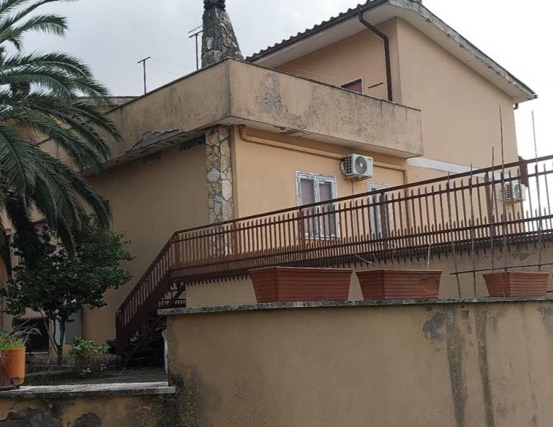 casa indipendente in vendita a Riano