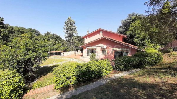 casa indipendente in vendita a Riano