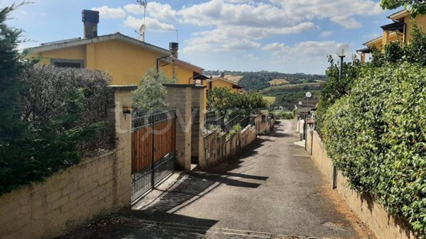 casa indipendente in vendita a Riano