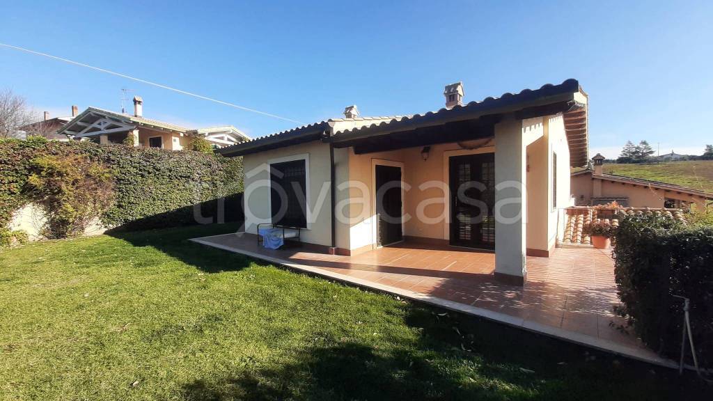 casa indipendente in vendita a Riano