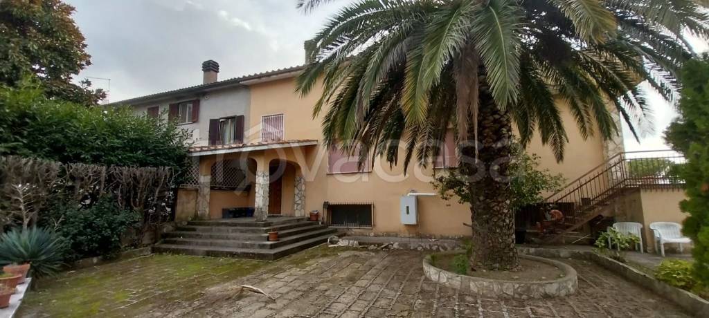 casa indipendente in vendita a Riano