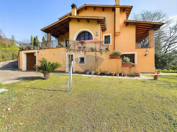 casa indipendente in vendita a Riano