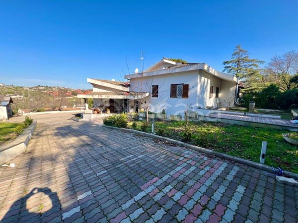 casa indipendente in vendita a Riano