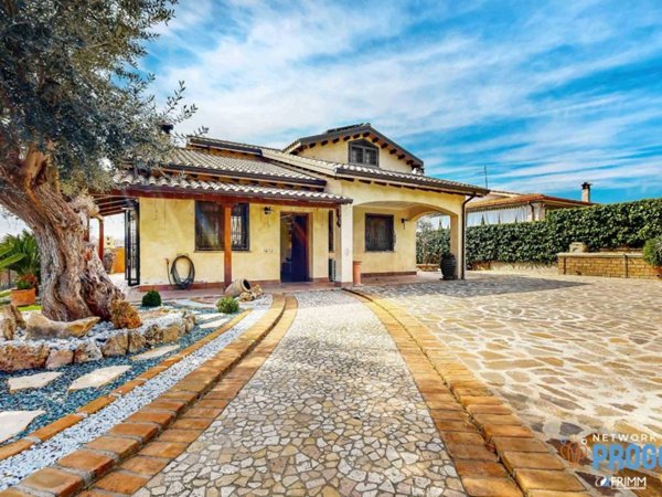 casa indipendente in vendita a Riano