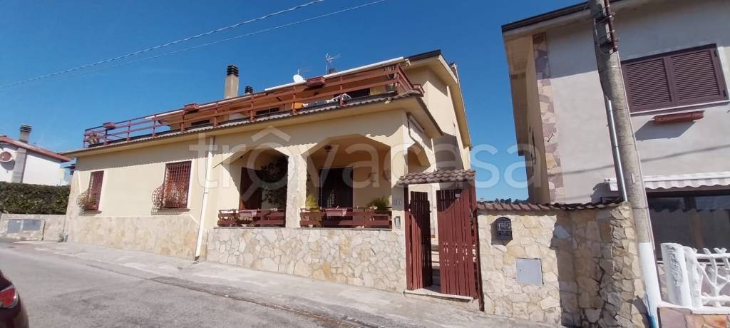 casa indipendente in vendita a Riano