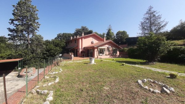 casa indipendente in vendita a Riano