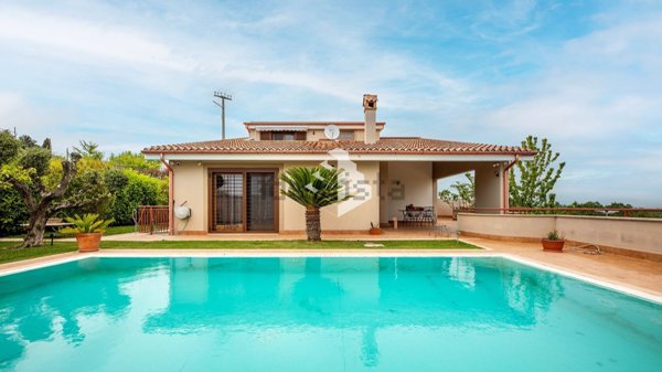 casa indipendente in vendita a Riano