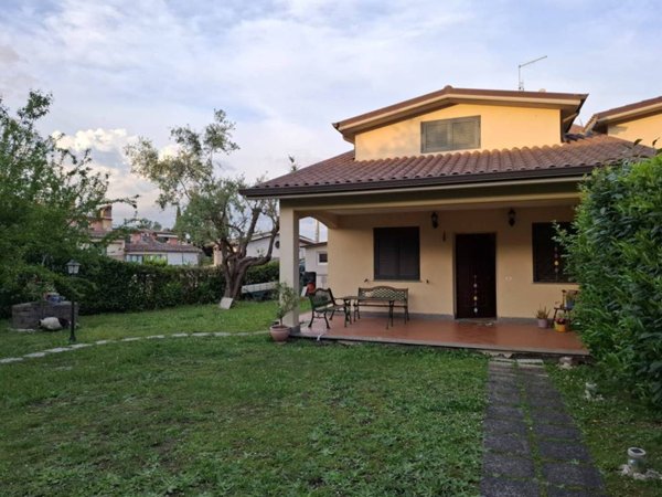 casa indipendente in vendita a Riano