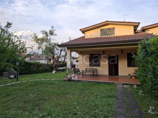 casa indipendente in vendita a Riano