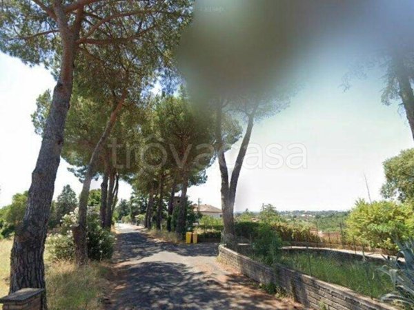 locale commerciale in vendita a Riano