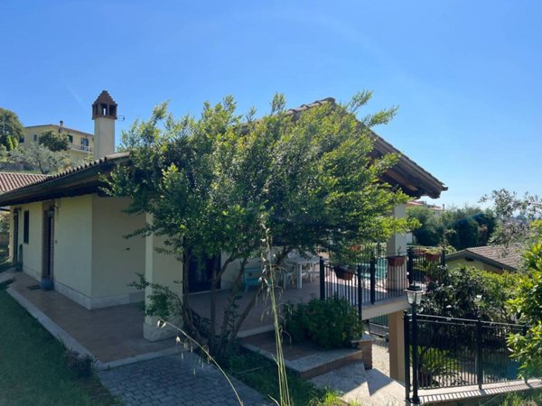 casa indipendente in vendita a Riano