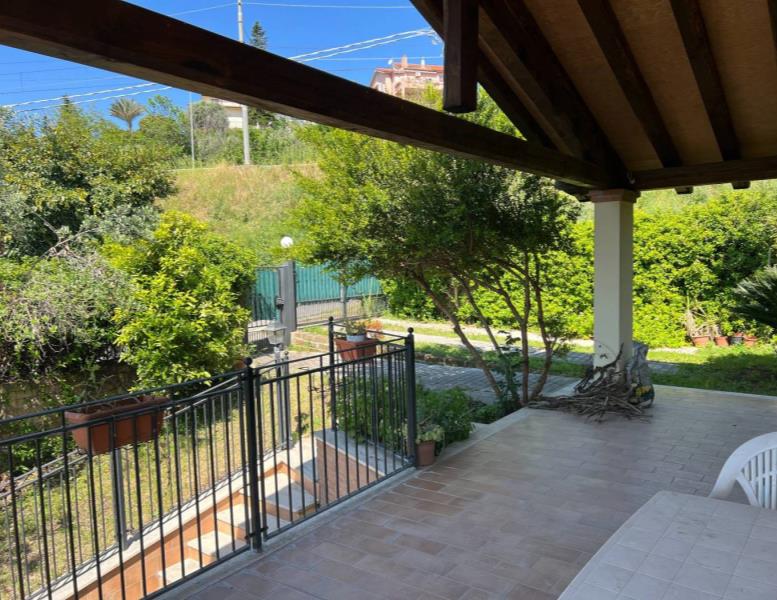 casa indipendente in vendita a Riano