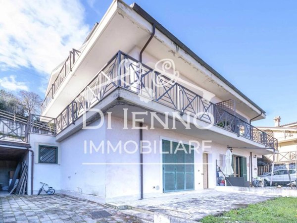 casa indipendente in vendita a Riano