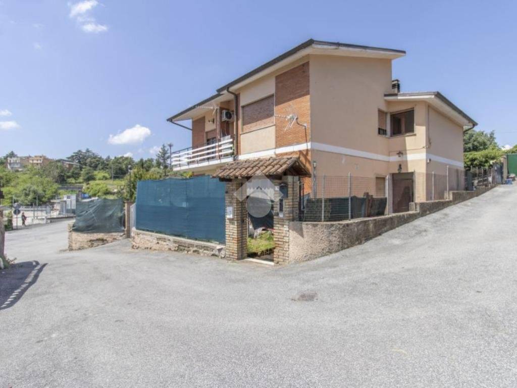appartamento in vendita a Riano