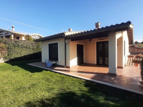 casa indipendente in vendita a Riano