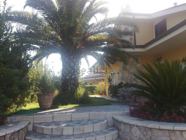casa indipendente in vendita a Riano