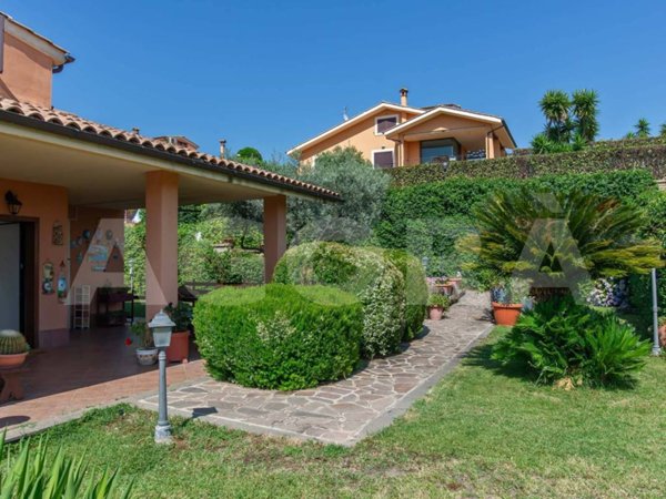 casa indipendente in vendita a Riano