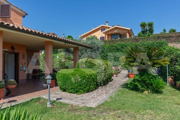 casa indipendente in vendita a Riano