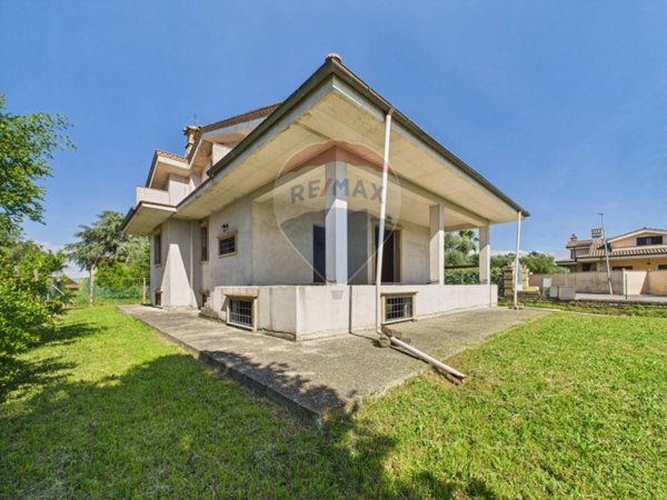 casa indipendente in vendita a Riano