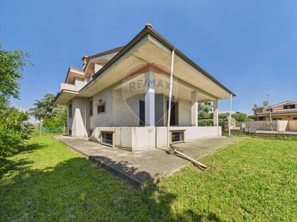 casa indipendente in vendita a Riano