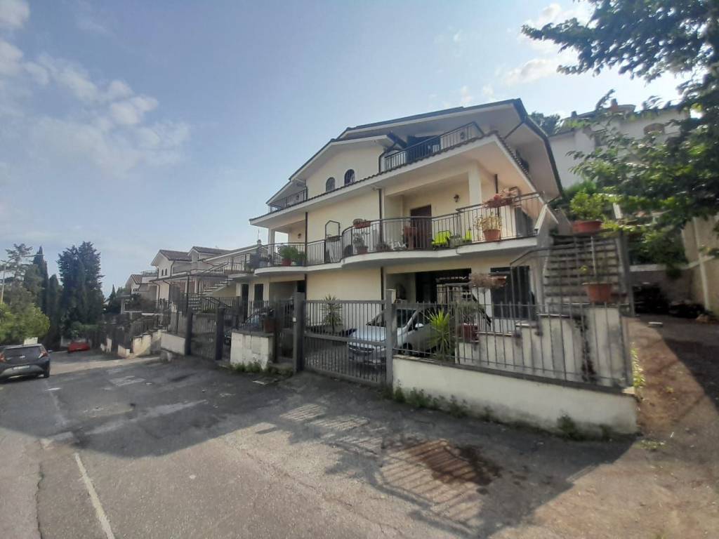 casa indipendente in vendita a Riano