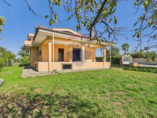 casa indipendente in vendita a Riano