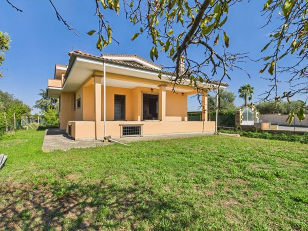 casa indipendente in vendita a Riano