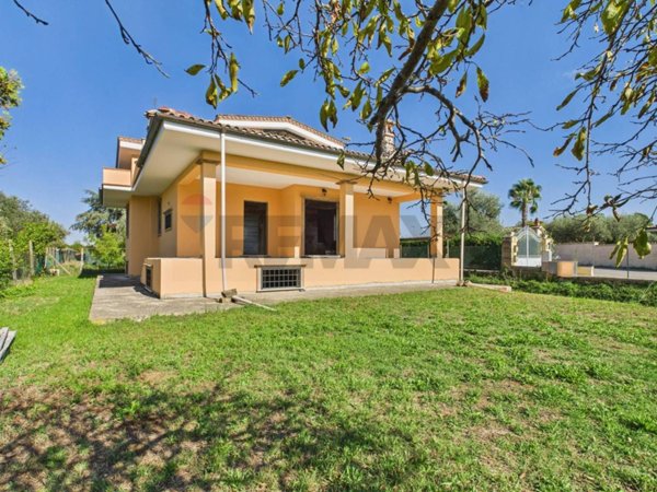 casa indipendente in vendita a Riano