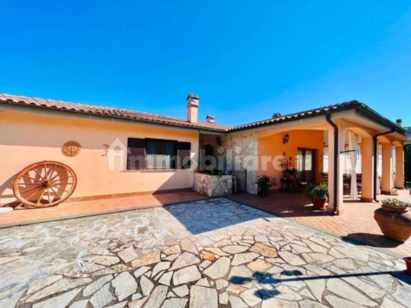 casa indipendente in vendita a Riano