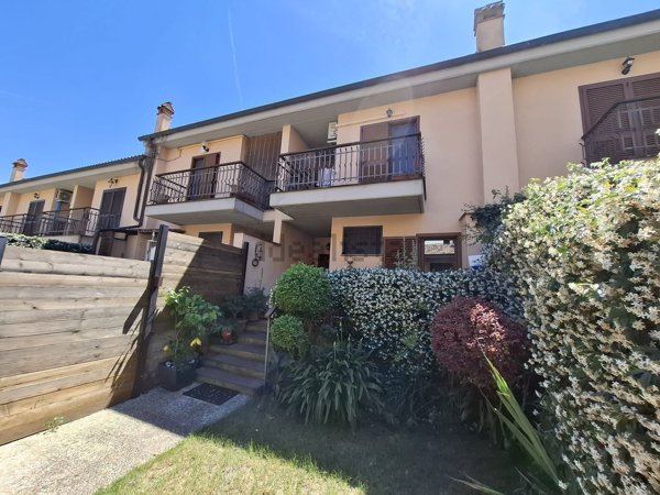 casa indipendente in vendita a Riano