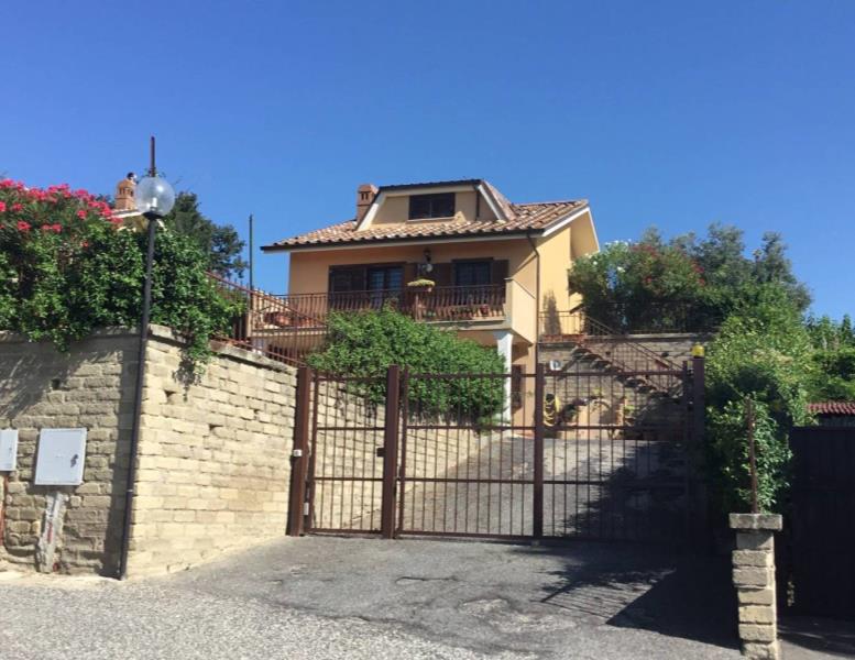 casa indipendente in vendita a Riano