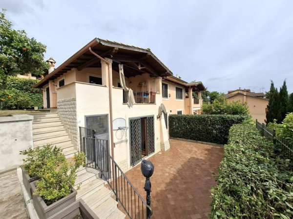 casa indipendente in vendita a Riano