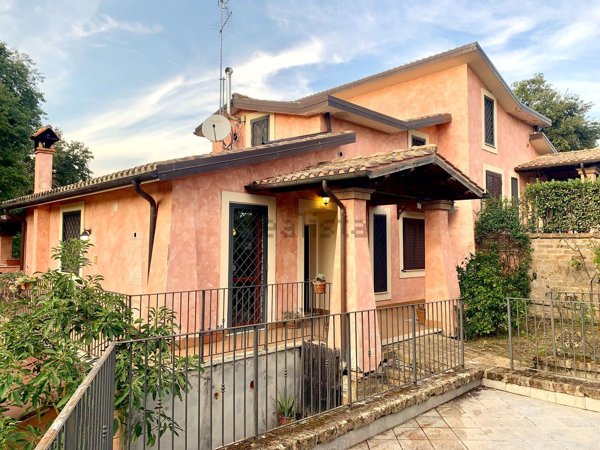 casa indipendente in vendita a Riano
