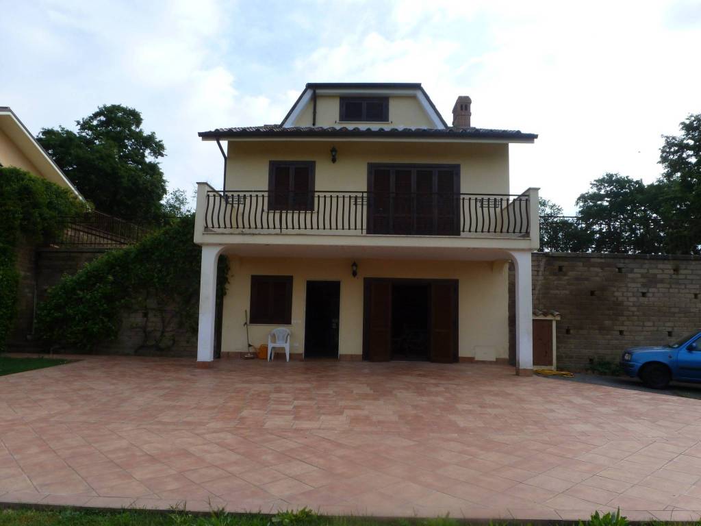 casa indipendente in vendita a Riano
