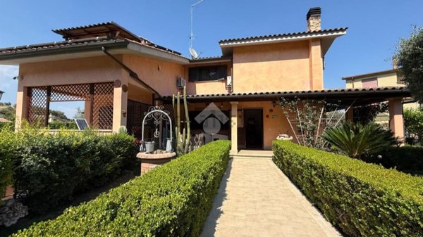 casa indipendente in vendita a Riano